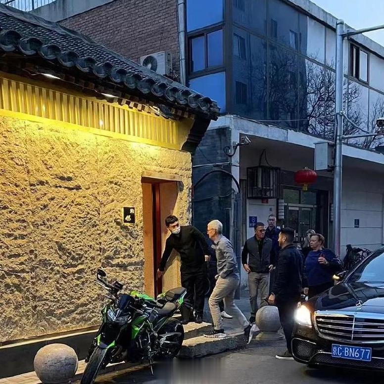 库克这次来北京，晚餐安排在这家胡同里的寿司店。 ​​​