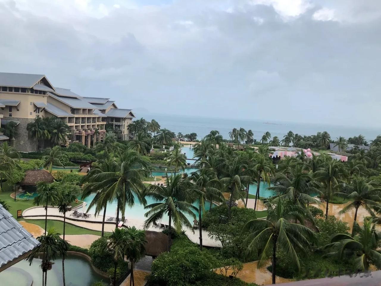 有朋友说你那么爱旅行，天涯海角，你都敢闯，罗马，敢不敢去？

我只作罢，一直摇头