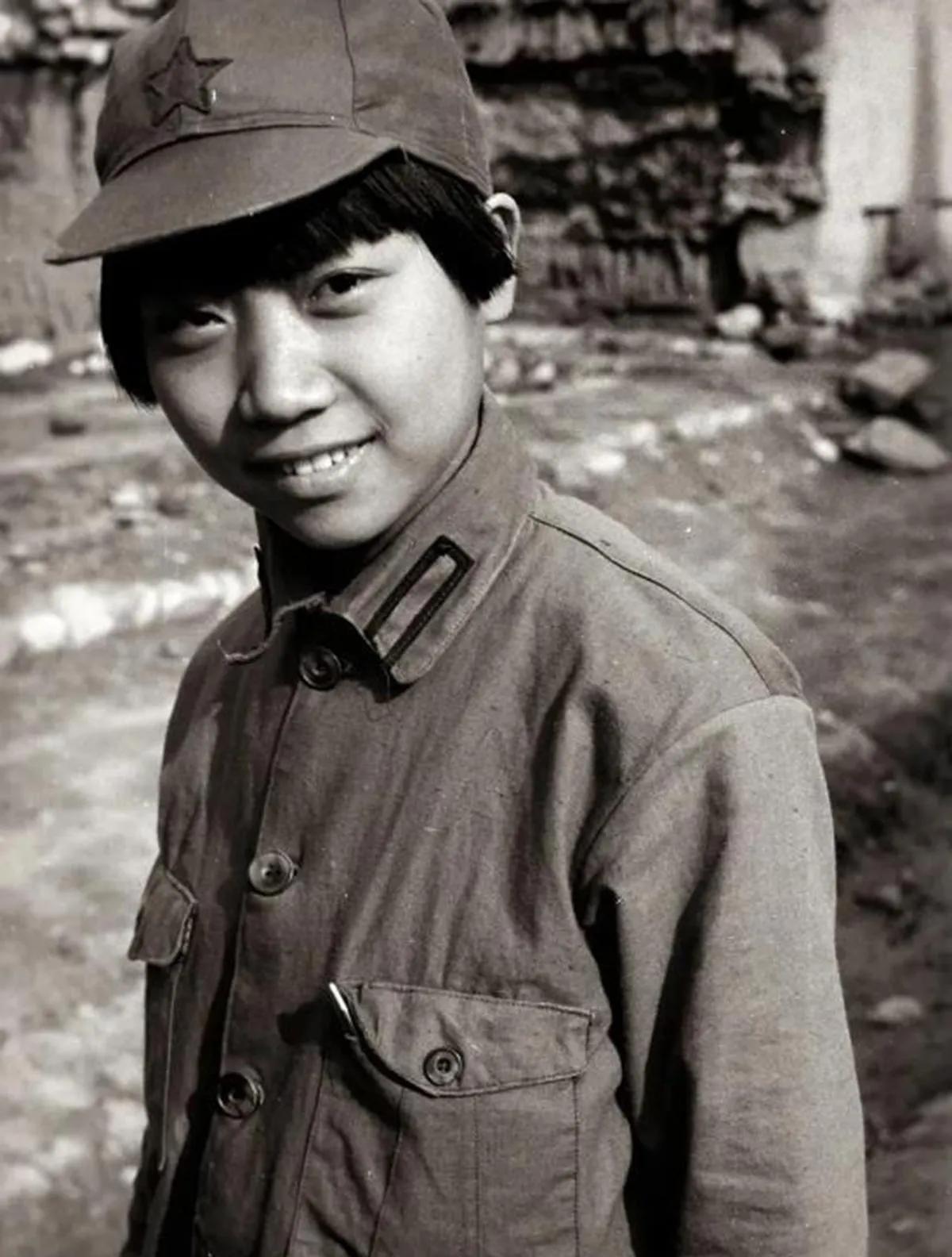 1935年，12岁的小红军不幸