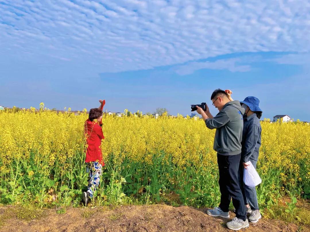  春回大地 万物复苏，国家万里山河现蓬勃生机。