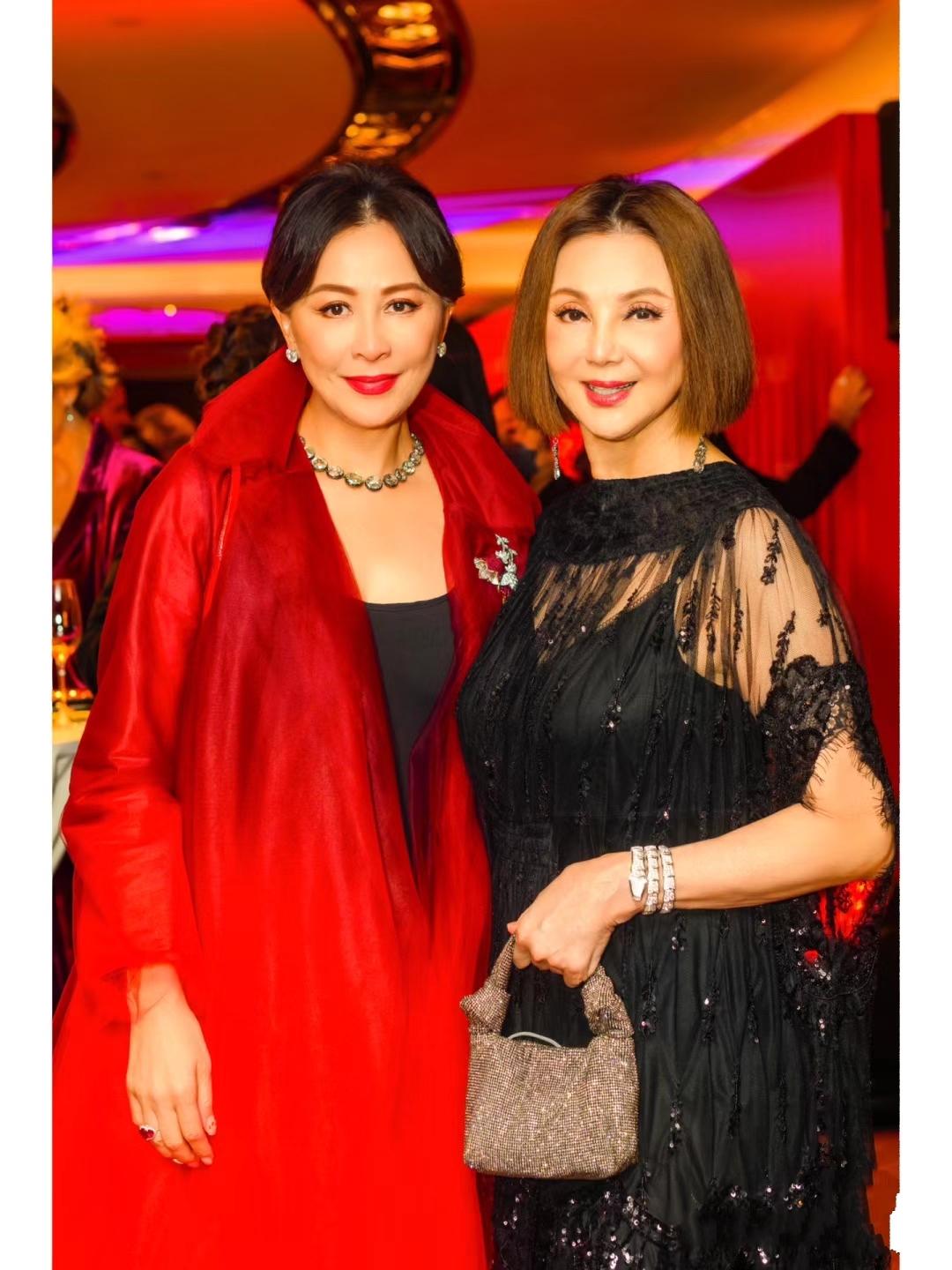 58岁刘嘉玲和64岁朱玲玲罕见同框，太抢镜了
在三八妇女节的当天相信很多明星都出