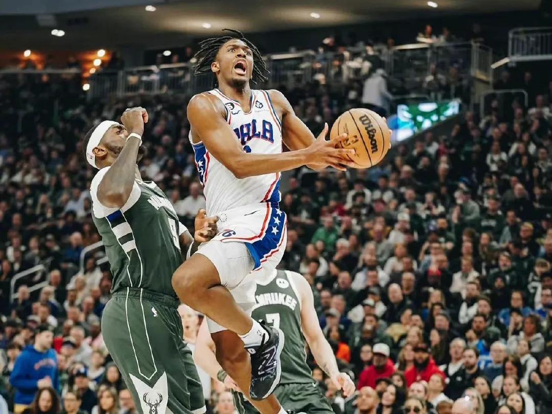 马克西12中8砍26分 稳定中仍有瑕疵

NBA常规赛，76人以133比130击