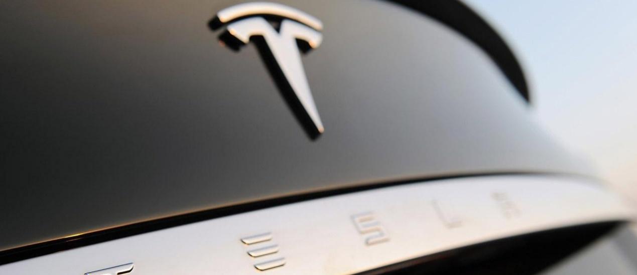 【车视头条】此前，有媒体报道表示，特斯拉的内部员工通过内部消息系统私下分享了一些