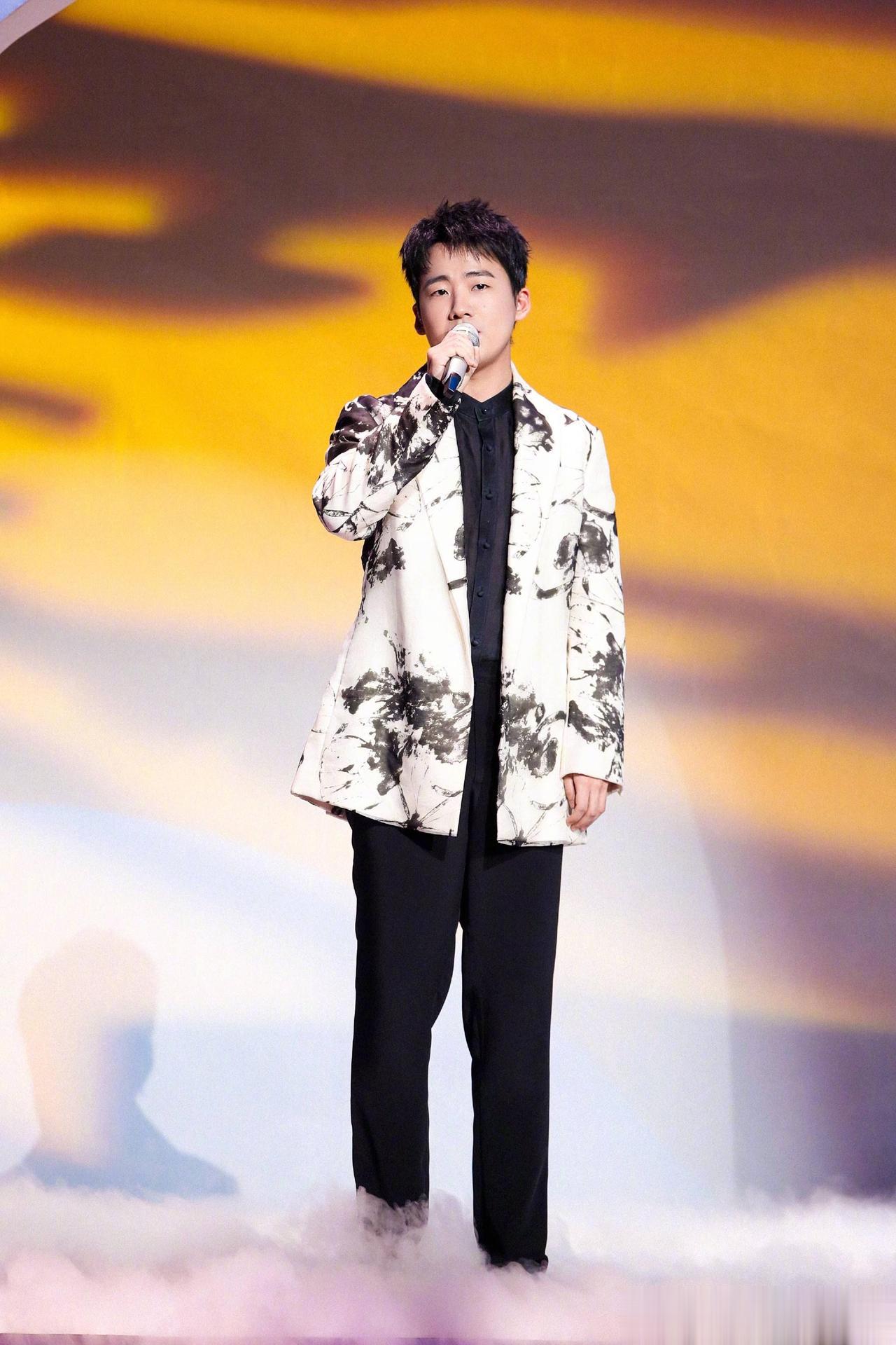 肖战不参演也在情理之中。
庆余年2中除了郭麒麟饰演的范思辙之外，肖战饰演的言冰云