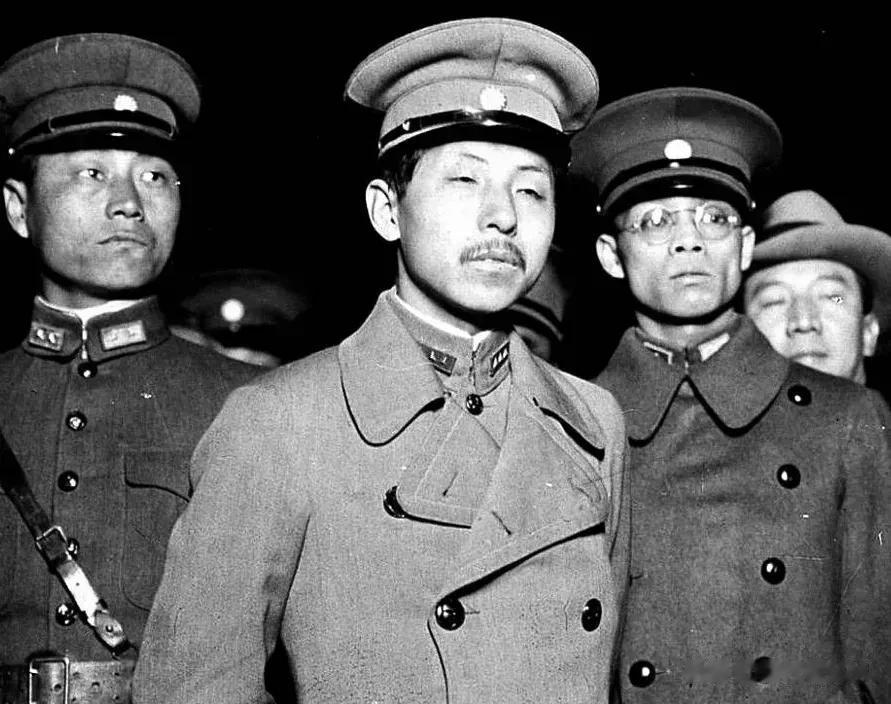 当年德国纳粹希特勒是怎么忽悠德国民众上台的？

二战期间希特勒发动了第二次世界大