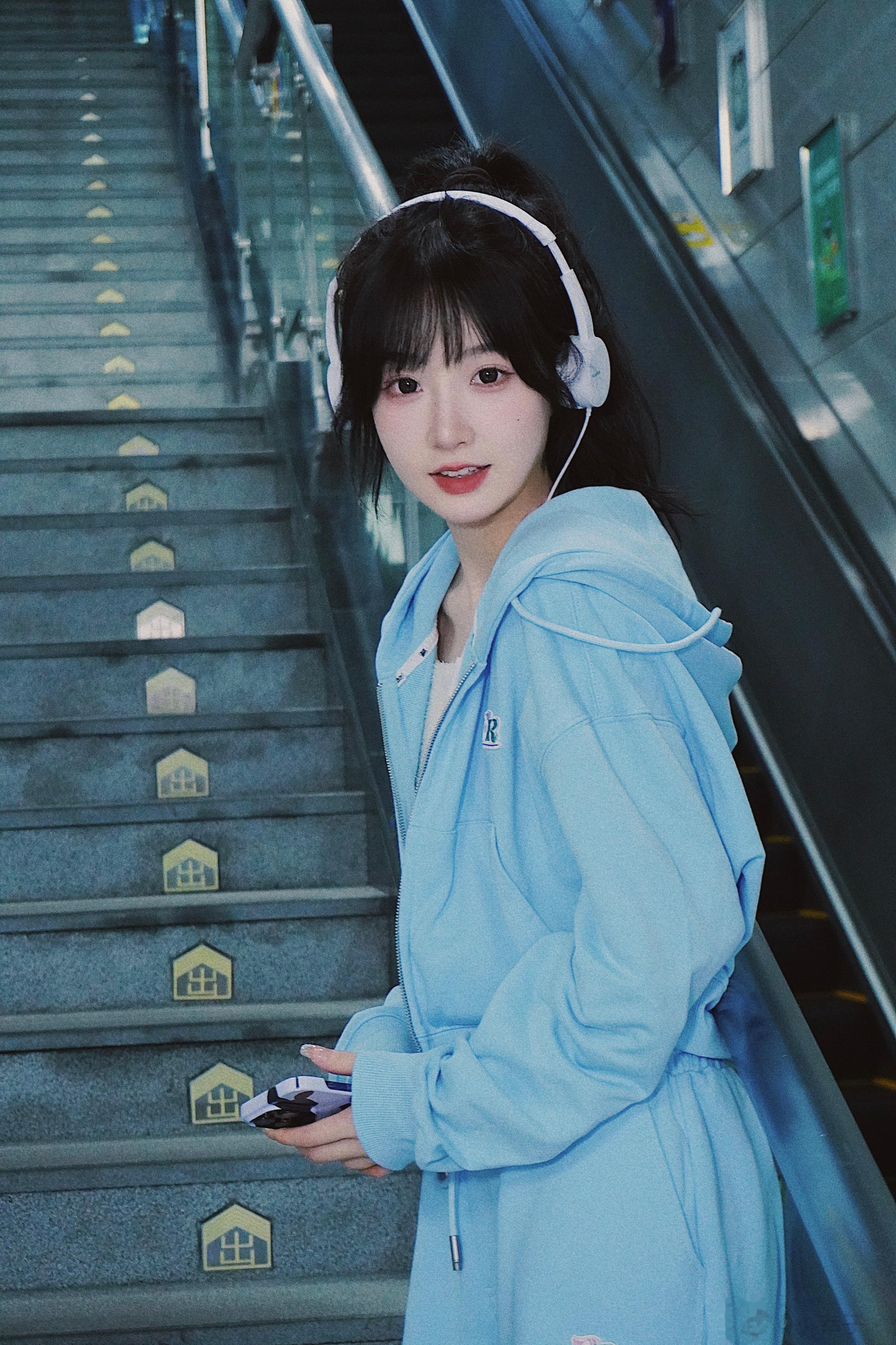 做一个开心会挣钱的漂亮女孩 ​