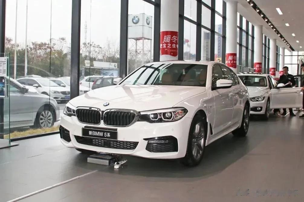 宝马5系能优惠7-8万，这是因为要换代的原因还是有其他的因素，比如减配，另外点评