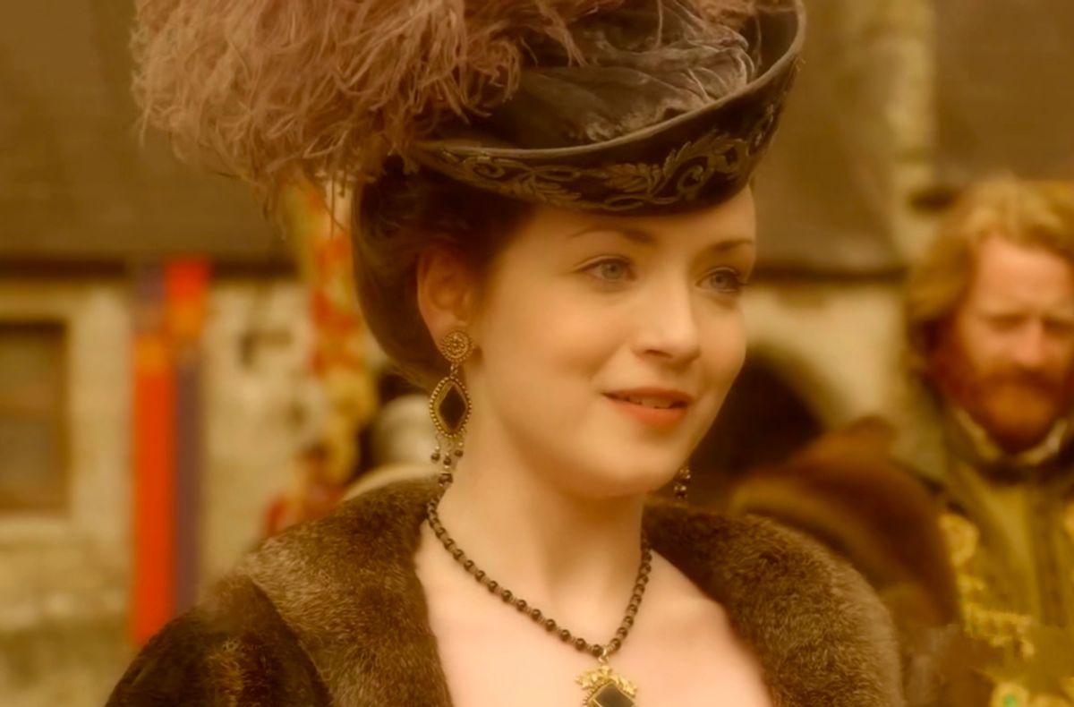 玛丽一世被父亲高高捧起、又狠狠摔下。长大后的她是英格兰及爱尔兰女王，但她的少年时