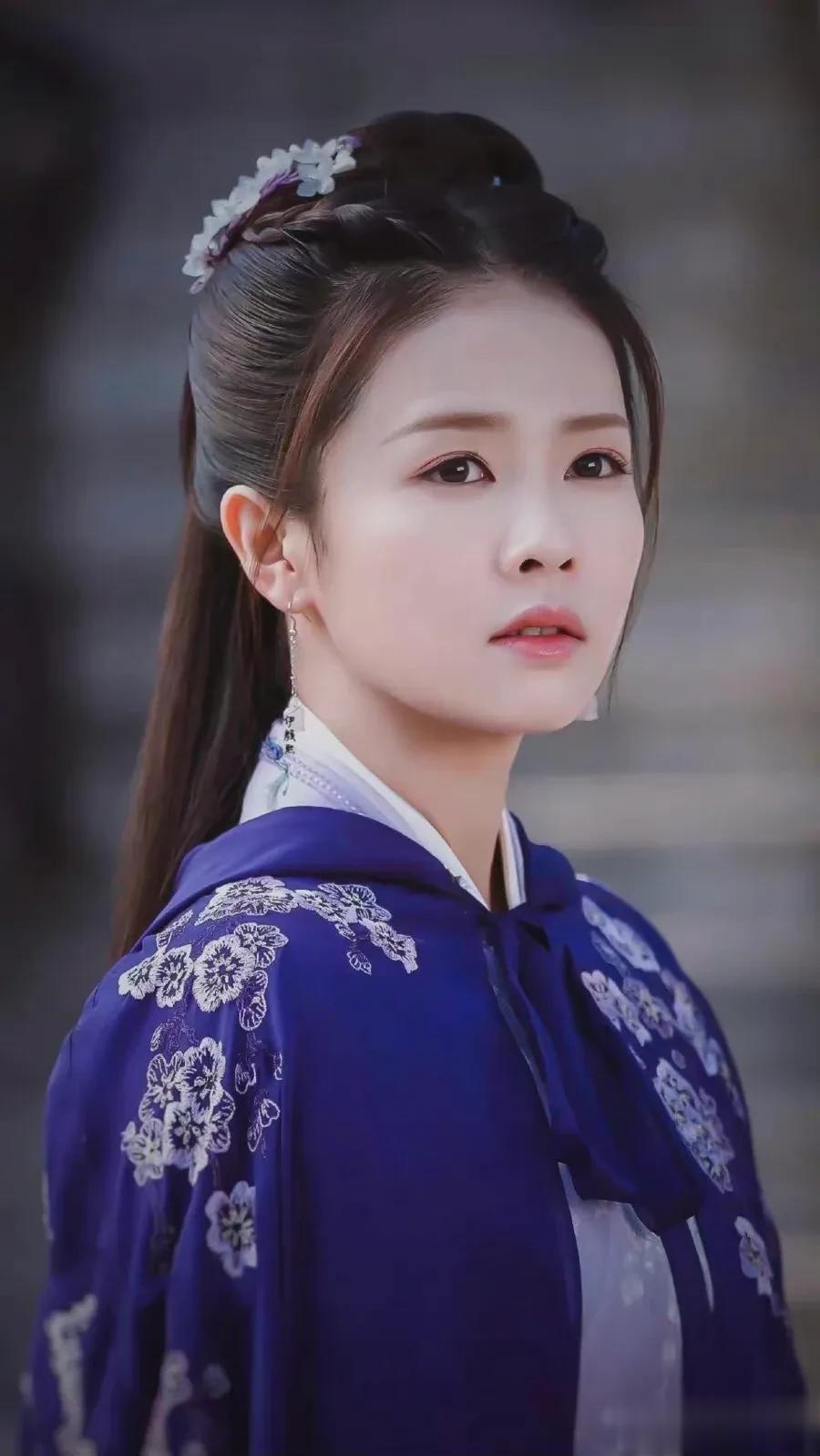 唯爱白鹿，周生如故，崔时宜！
有刘海的十一乖巧可爱，没刘海的时宜落落大方气质出众