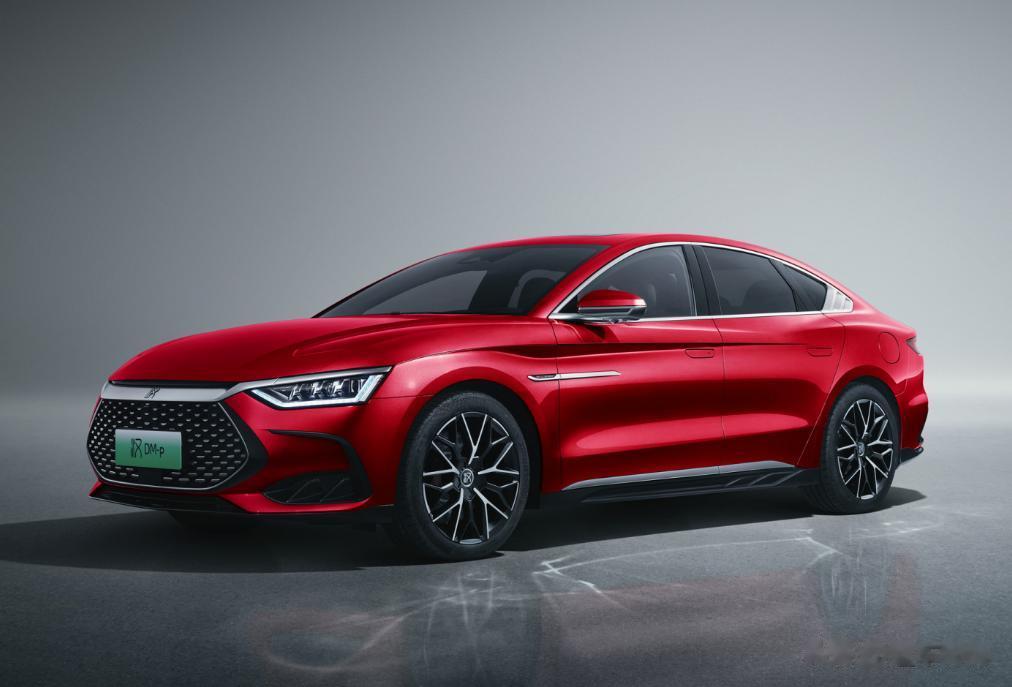 表现最好的国产中大型轿车，非比亚迪汉莫属！比亚迪汉有EV纯电车型和DM混动两款车