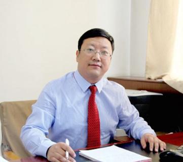 青海民族大学党委副书记拟录取为本校博士，学校回应不符合报考条件，取消资格。
坦白