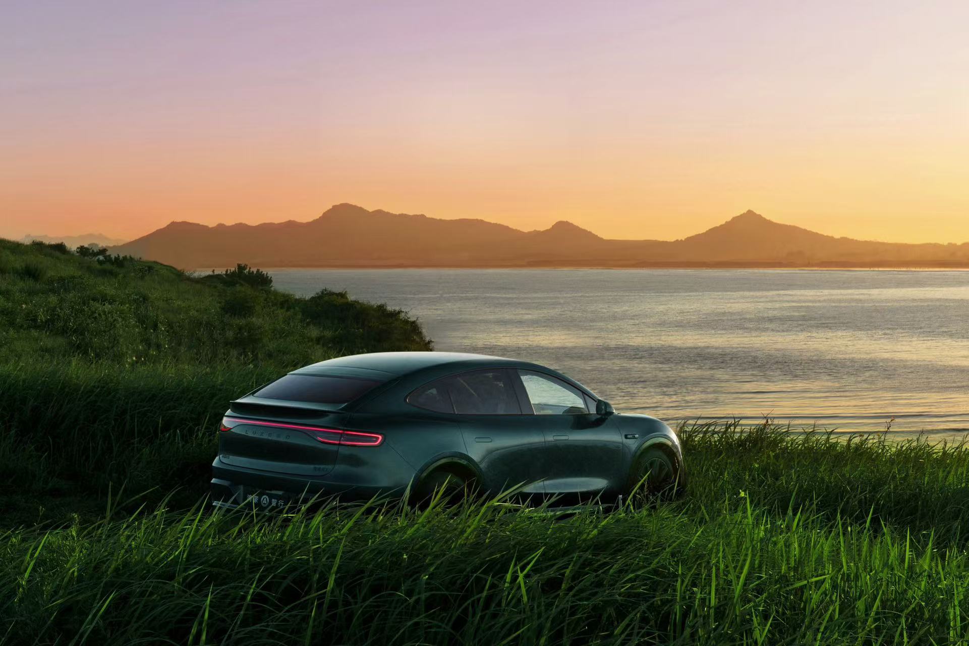 #智界R7创全球量产SUV最低风阻纪录#SUV与低风阻通常被认为难以兼顾，而智界