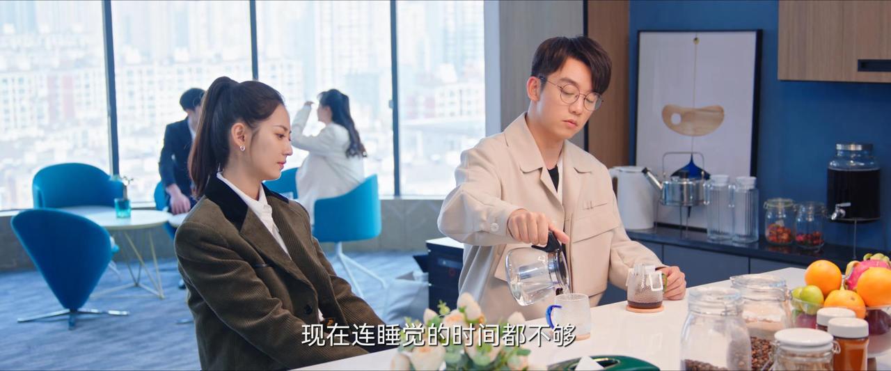 男人感慨：每天都是两点一线的生活，眼睛一睁上班了，眼睛一闭再一睁又上班了，本来还