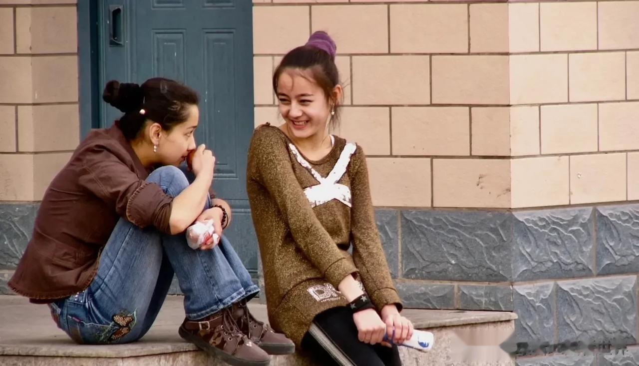 迪丽热巴2007年时候的照片！当时她还不是明星，只是一个普通的新疆女孩儿，被一名