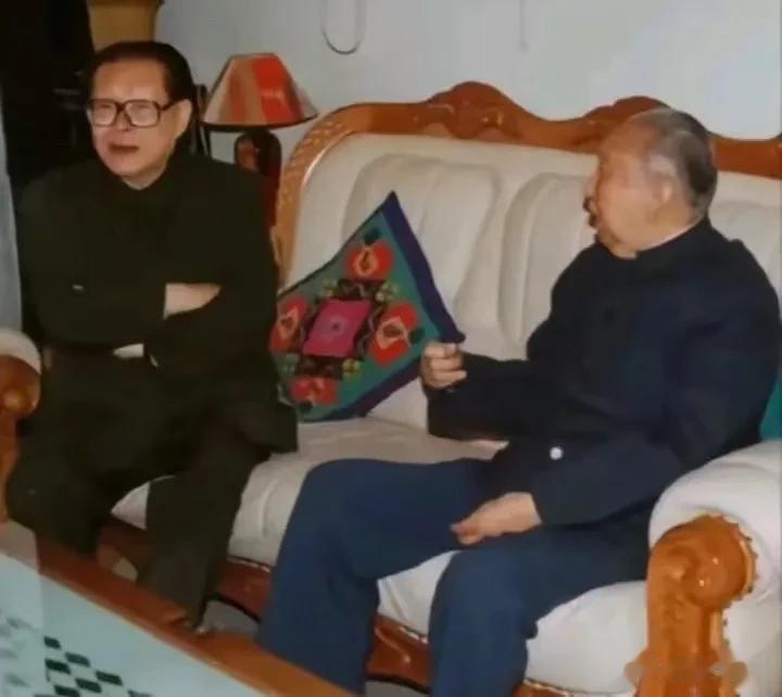 这是一组十分罕见的整体照片。拍摄于1999年10月，地点是北京三零一医院。当时华