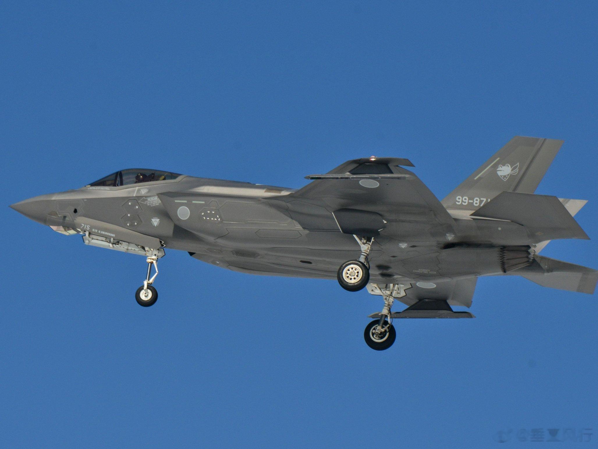 F-35的外挂挂架#航空[超话]##武器装备[超话]# ​​​