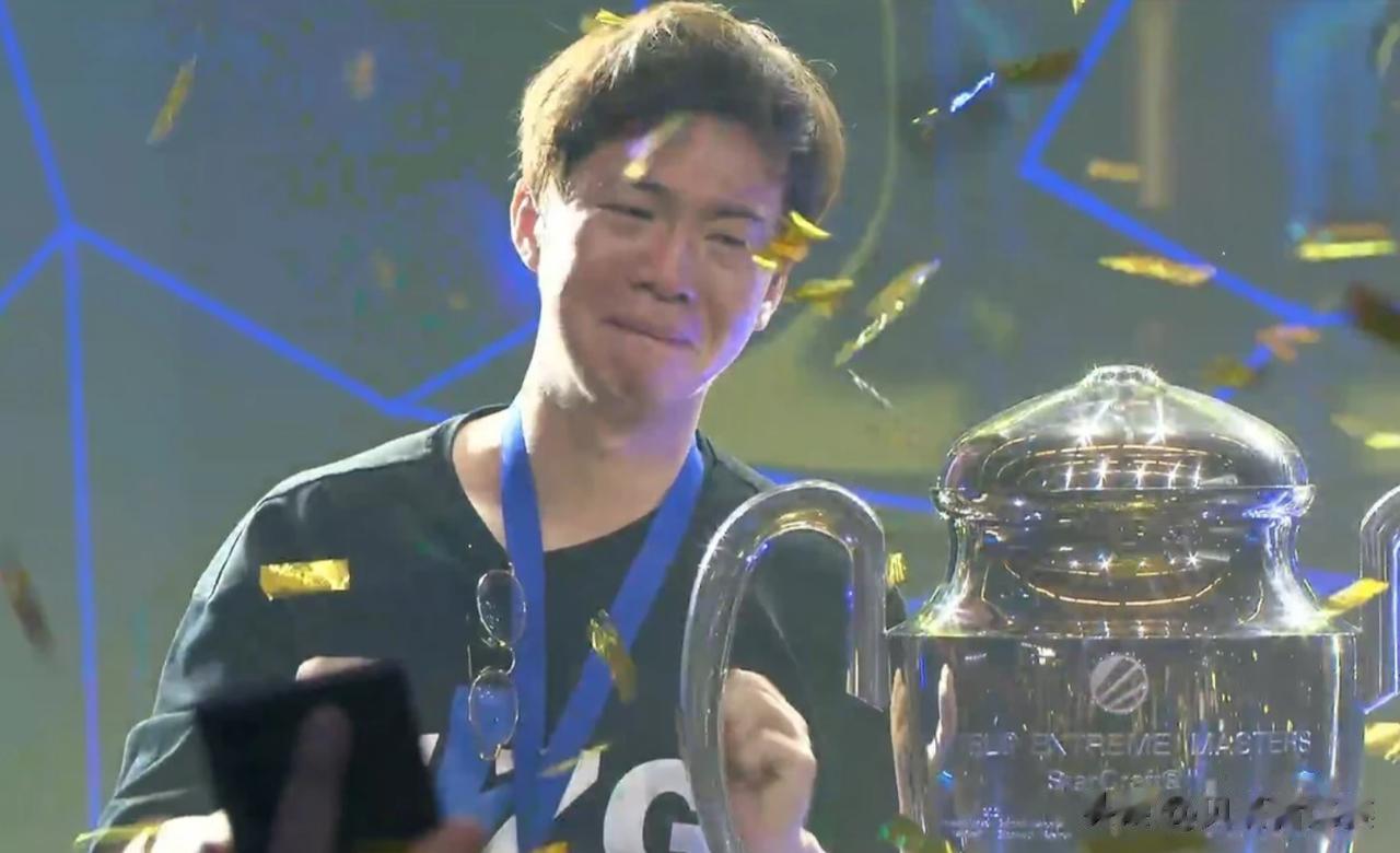 CN电竞史上最伟大的奇迹！中国星际选手李培楠拿下首个男子单人世界冠军！
李培楠在