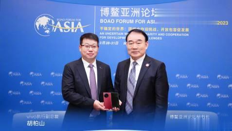 vivo X Fold2。

蓝厂还没发布的新一代折叠屏旗舰手机，提前瞄一眼。 