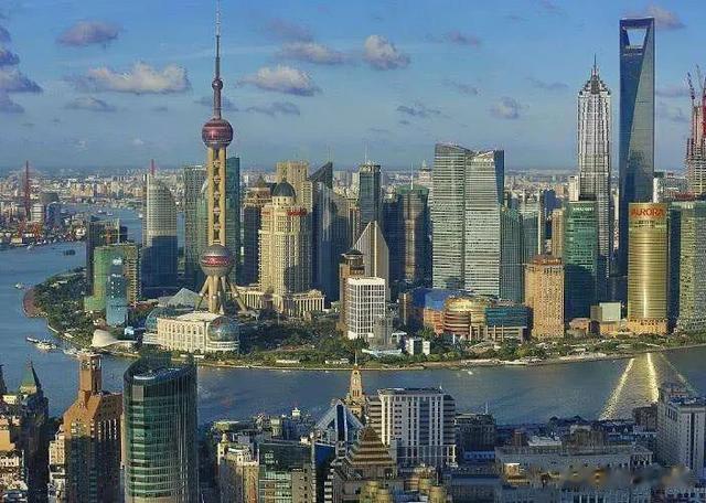 为什么很多印度人认为中国穷？

其实，在我们眼中的印度也是贫穷落后、脏乱差的，那