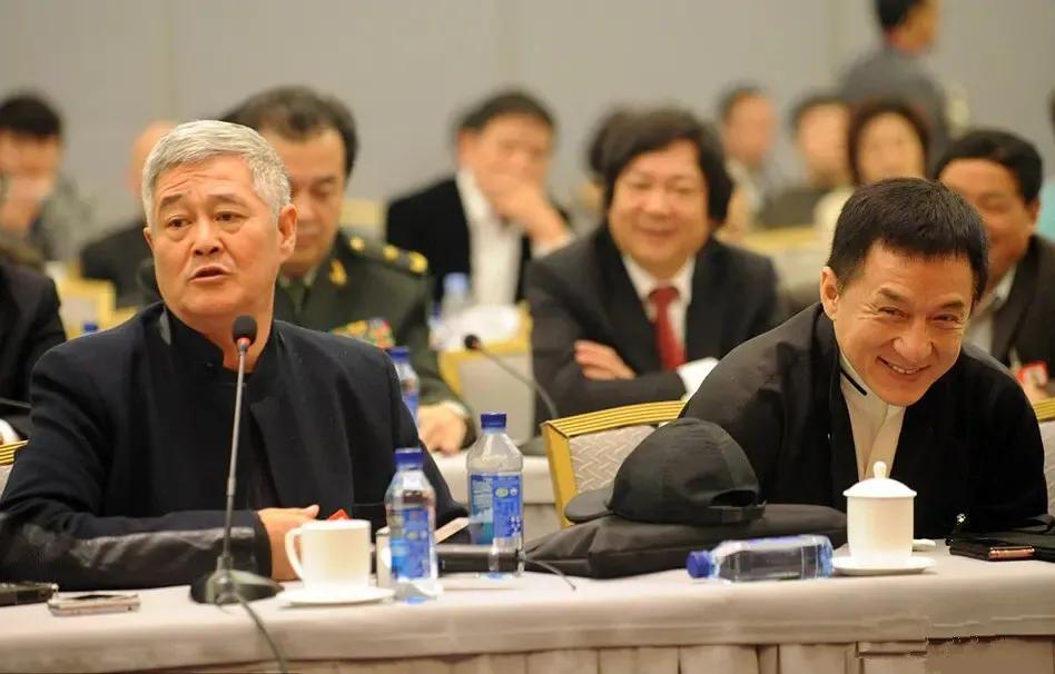 一年一度的两会即将召开，希望娱乐圈的代表们能多提一点建设性的意见和建议。

1.