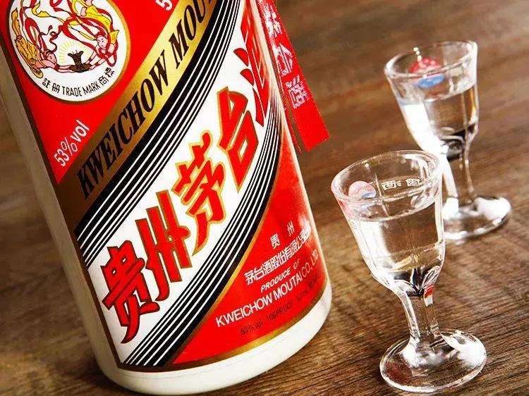 请领导吃饭喝茅五剑？太出风头了！这3款佳酿，品质和口感不输大牌，低调又有面儿

