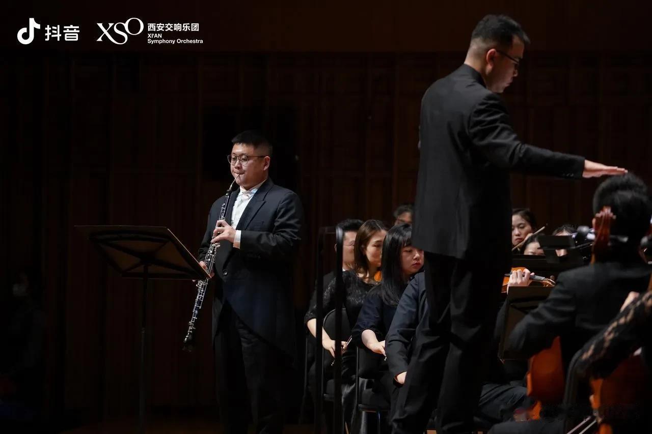 中华文化源远流长，跨越千年，不管是书本上的诗词，还是现代人对文化的传承，那种流淌