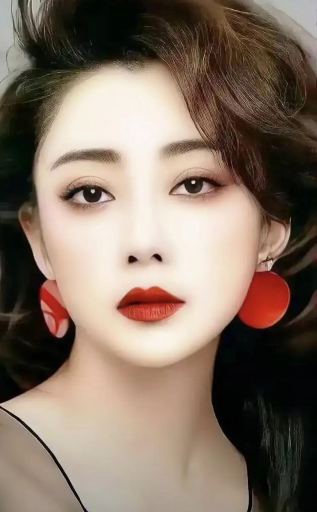 谁也没有想到43岁的殷桃已然单身，她演过好多电视剧，也得过好多大奖。她不但风情万