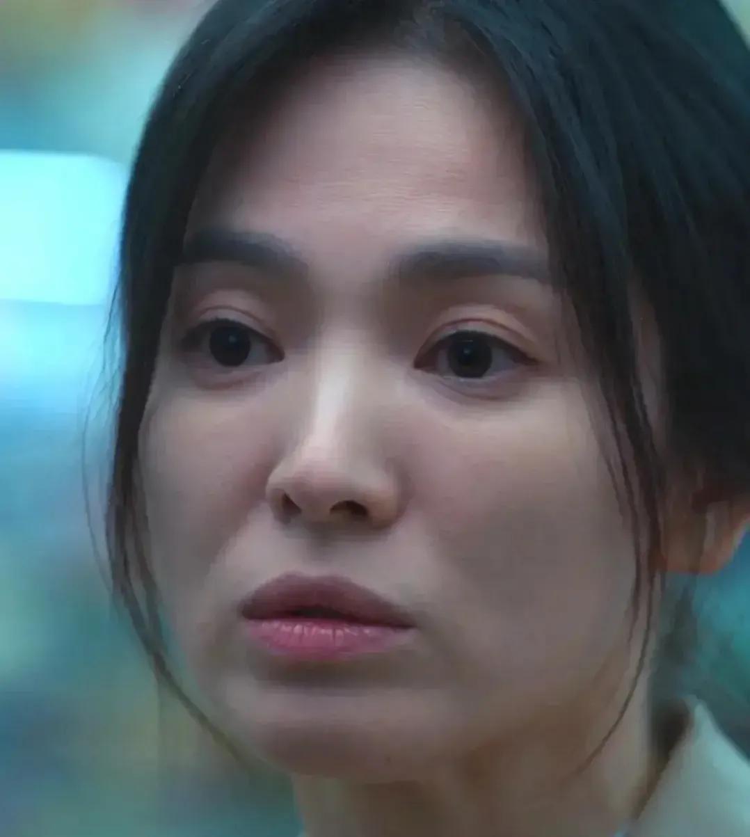 宋慧乔离婚以后，就是四十岁女人的真实样子，治好了多少人的容貌焦虑。

宋慧乔以前