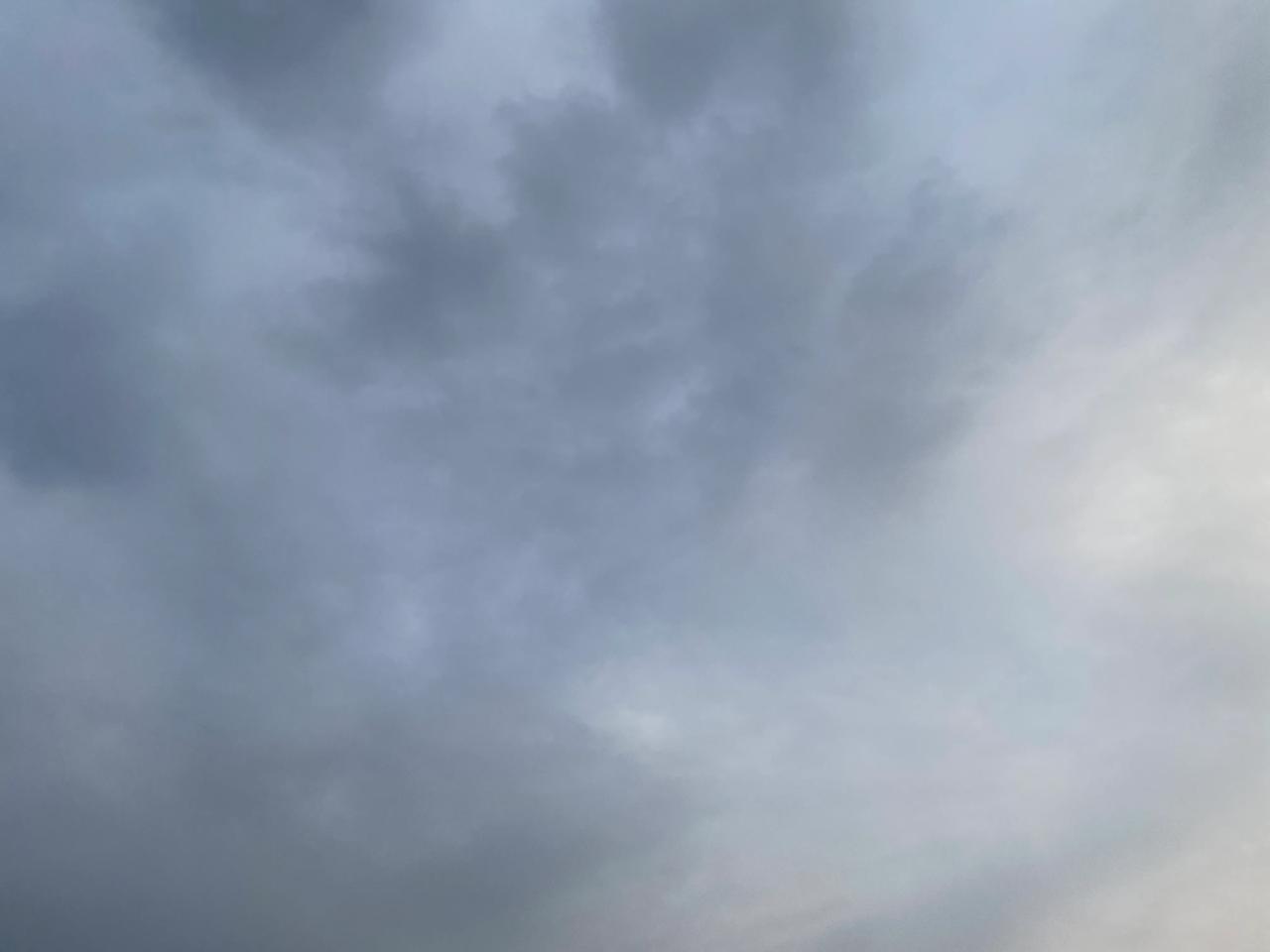  从工作了4年半的公司离职了，玩上一个月再找工作，希望生活越来越好[呲牙]