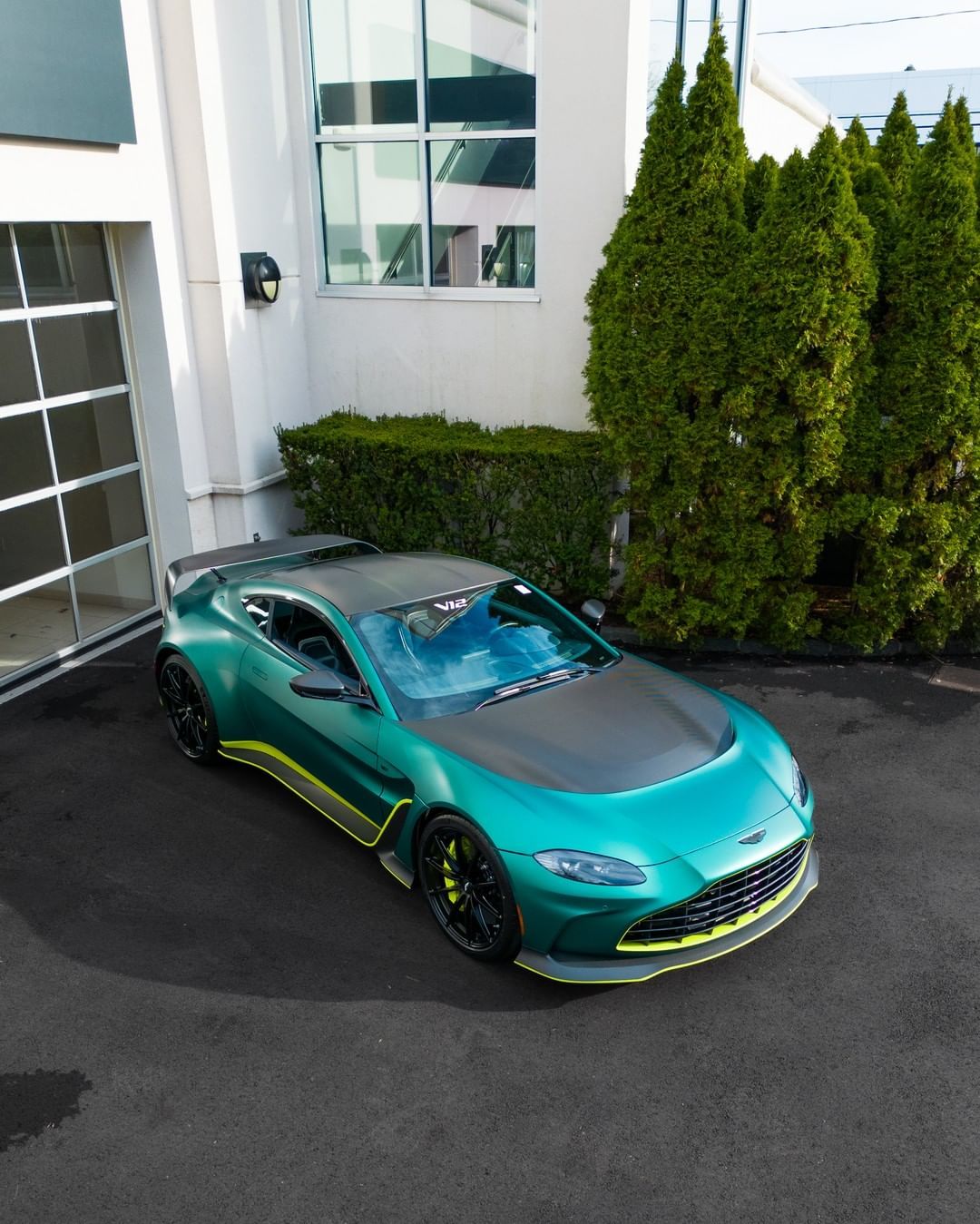 AstonMartin V12