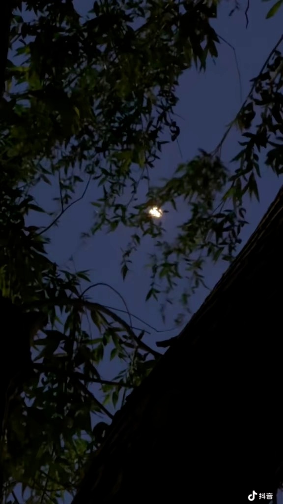 近期 星象播报：满月刚结束，也意味着一些事物的结束与重启。部分人可能刚经历完一波