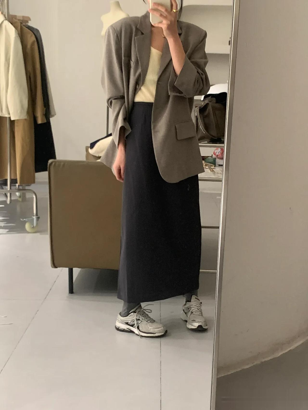 
春季穿搭｜偏简约韩风的春季日常穿搭，半身裙搭配西装，休闲又不失女人味。[赞][