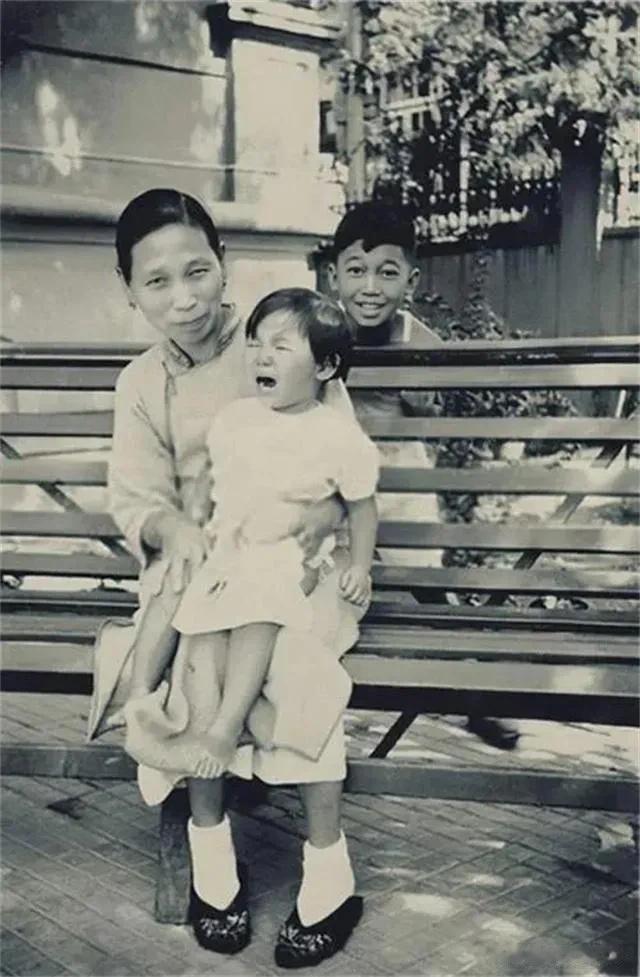 一生倡导一夫一妻的梁启超，后来将妻子陪嫁丫鬟纳为妾室，还在“圆房”时一本正经的说