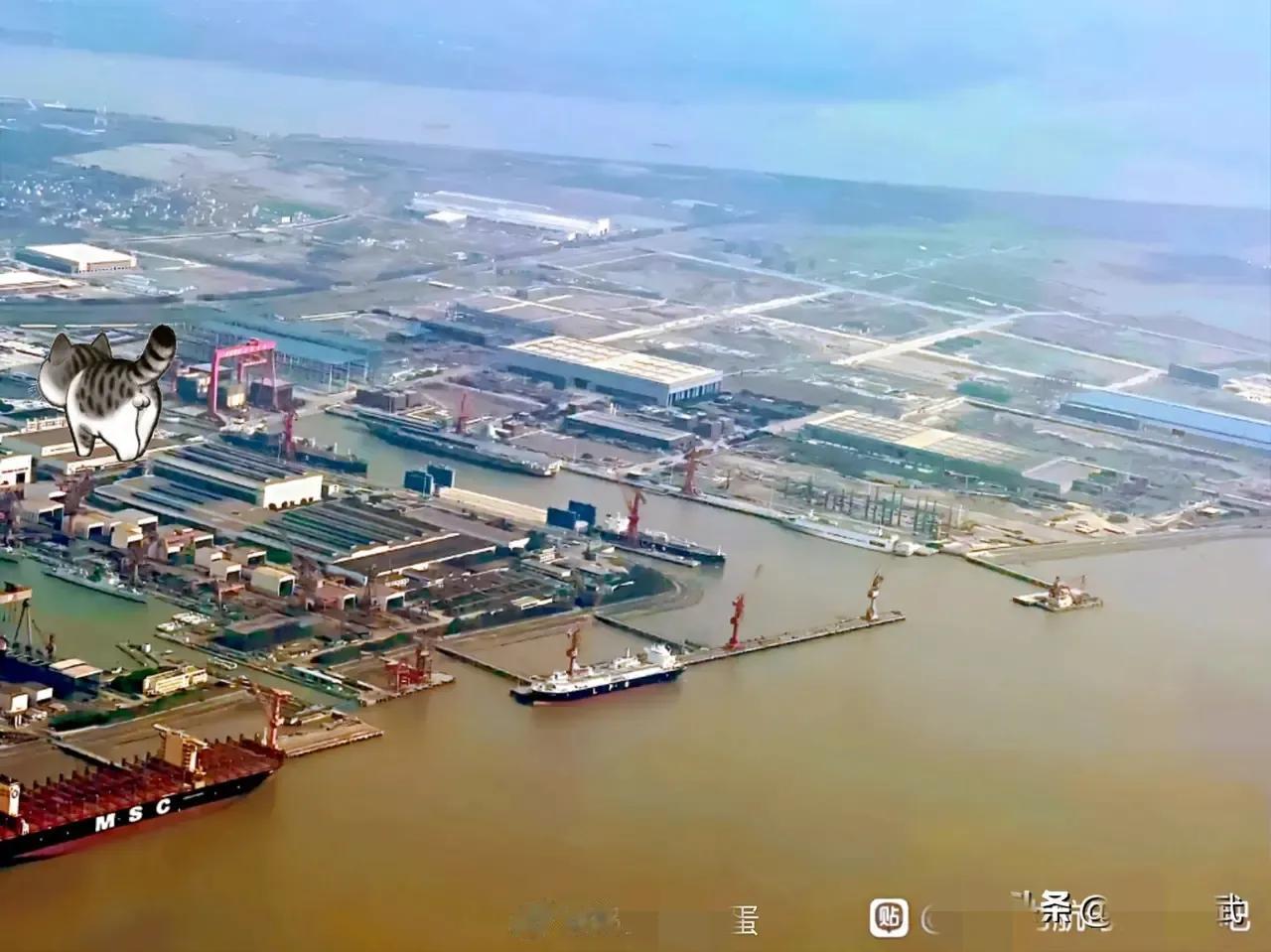 一直想问拍这种照片的是不是都有外国间谍的嫌疑？
因为谁会没事跑这地方拍这种照片，