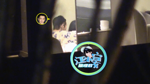 黄晓明恋爱了？
近日，有八卦媒体拍到黄晓明和女制片人钟丽芳关系亲密，两人不仅搂抱
