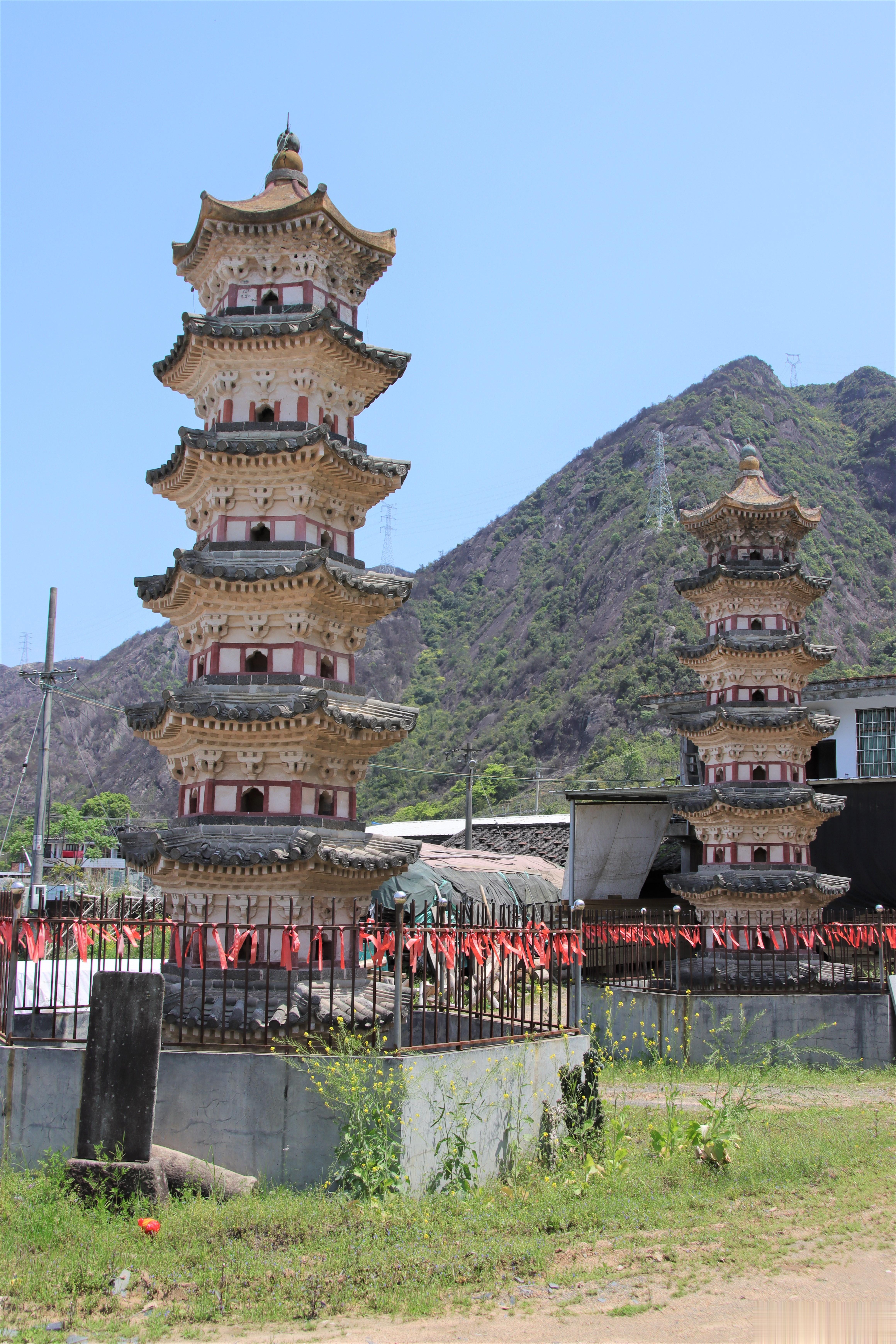 福鼎三福寺双塔       三福寺双塔高度接近八米，最初建于南宋时期，现存双塔为