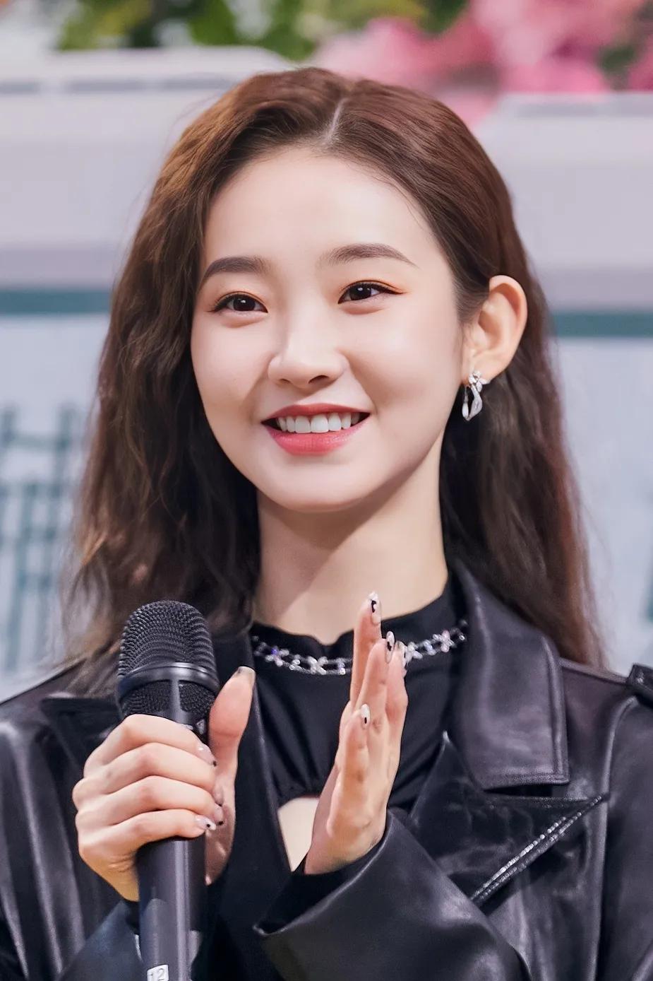 极品美女张艺凡