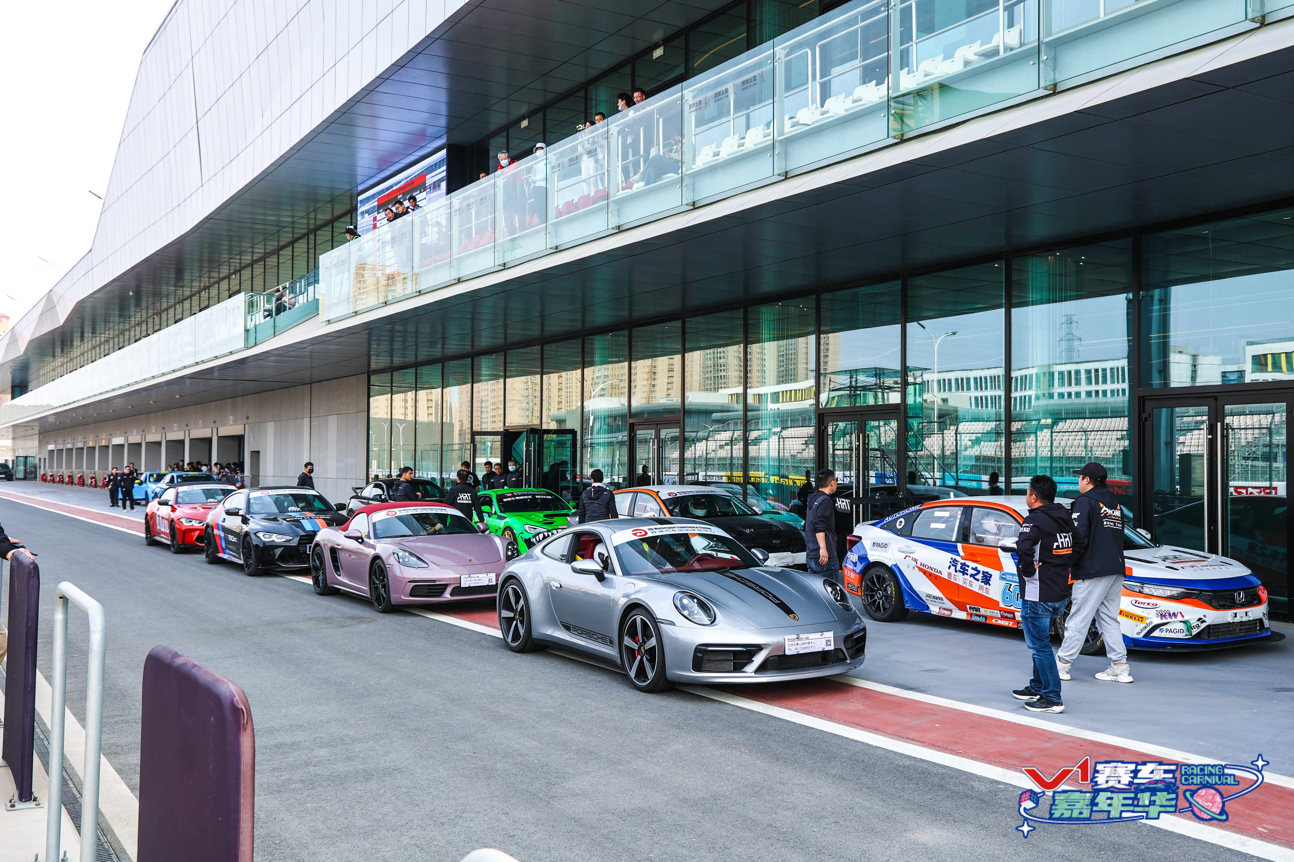 运动车展Day 1顺利结束！汽车之家赛车队全天Race Taxi和金卡纳共接待2