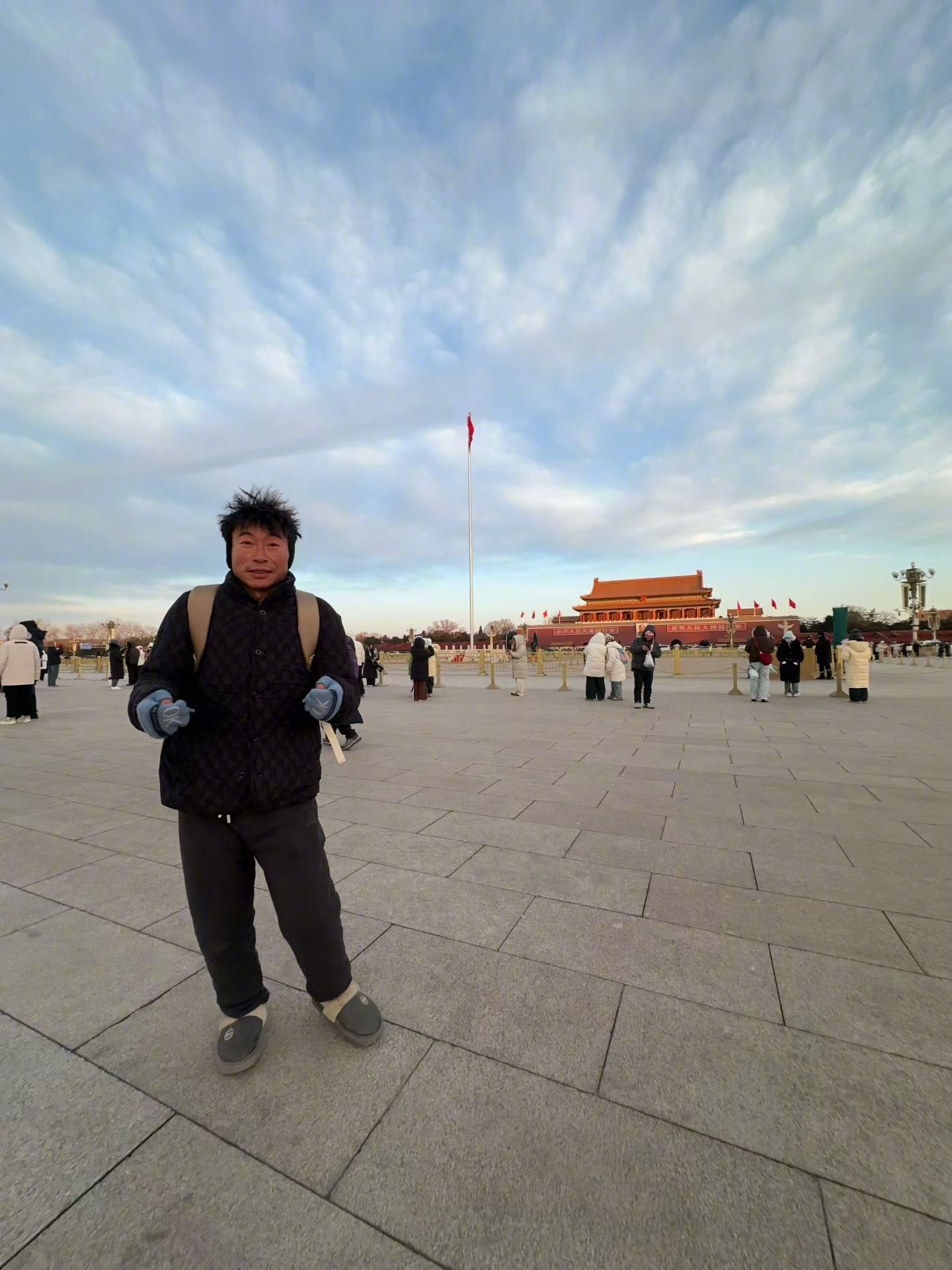 【#80后男子为治抑郁症骑行西藏新疆#：40岁生日后徒步北京，已到达目的地】#男