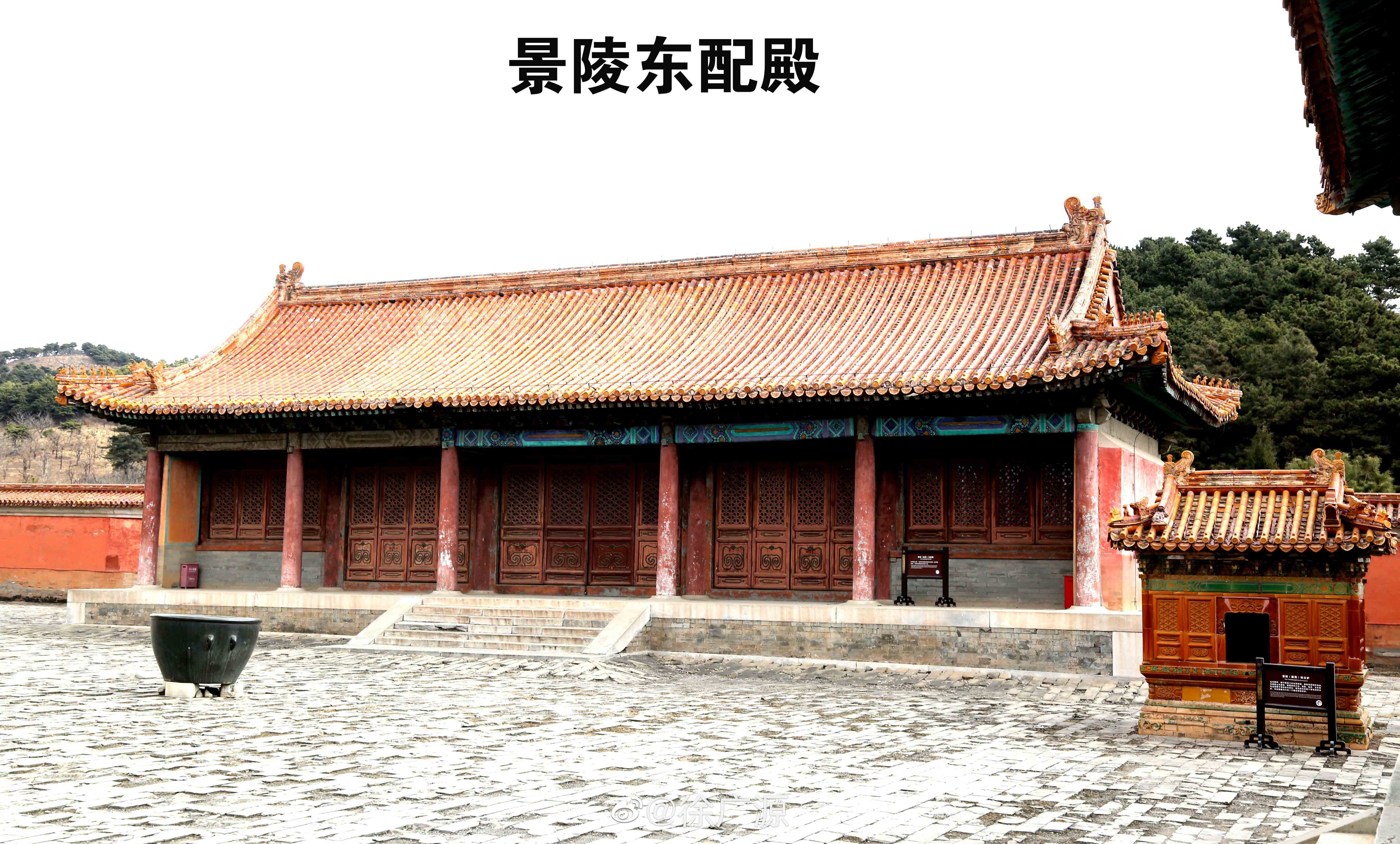 关于清朝帝后陵的东配殿的功用，差不多谁都知道在大祭的前一天将祝版和制帛放在东配殿
