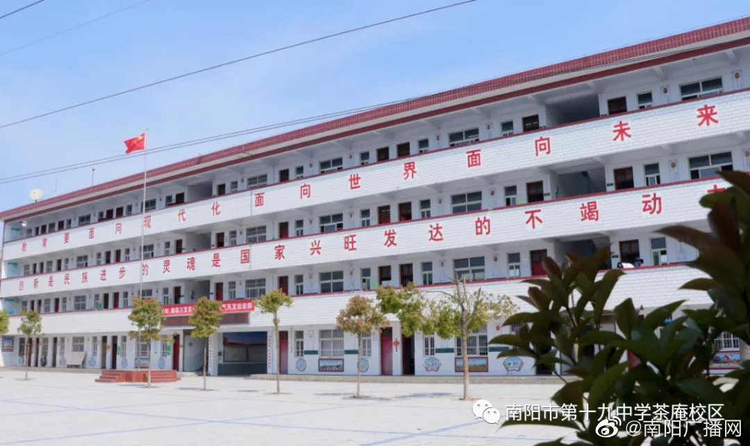 教师招聘公告：招聘语文、数学、