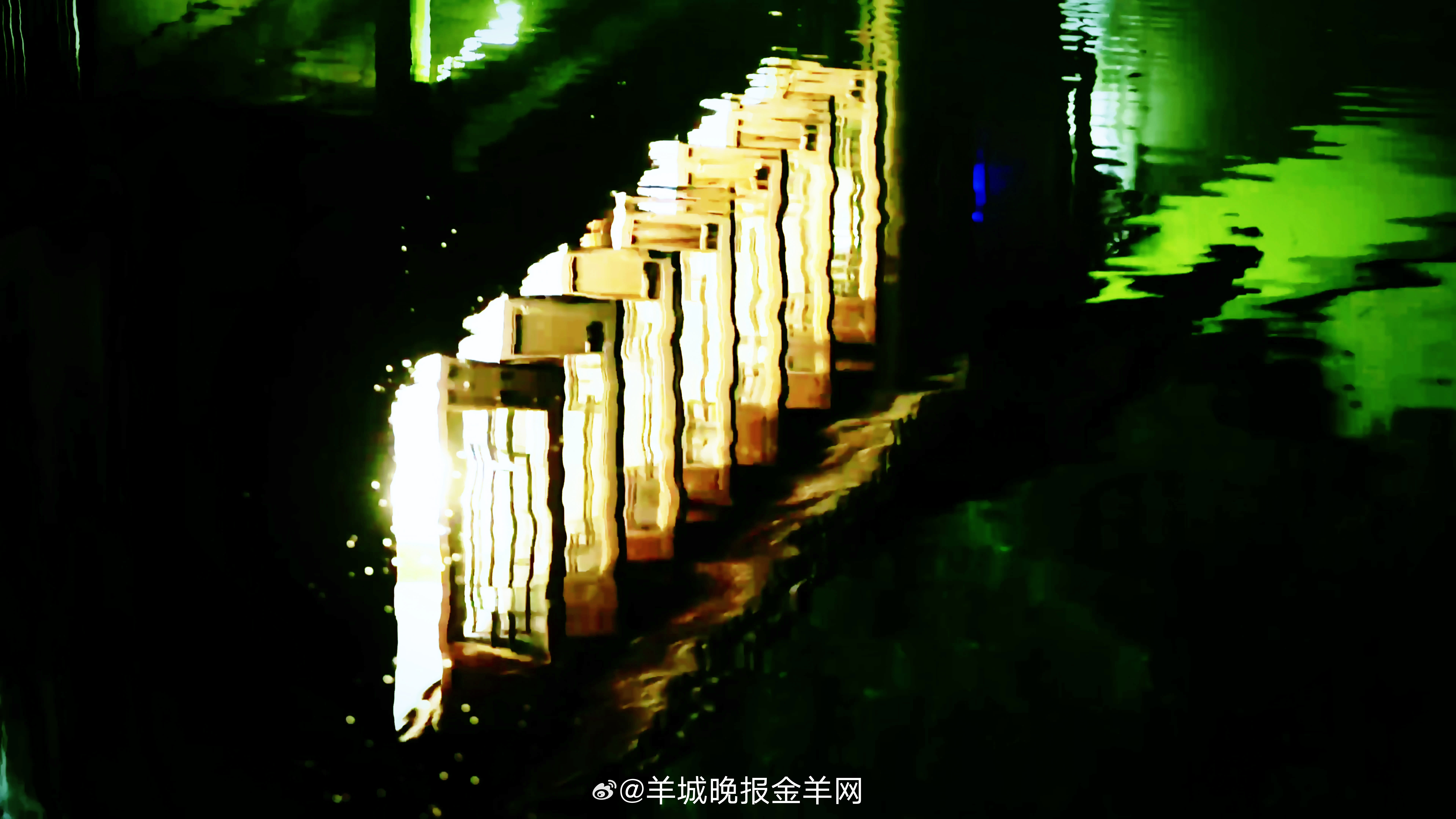 #晚安# 一天的光阴在此刻沉淀。把烦忧留给夜晚去融化，把期待托付给黎明去唤醒。晚