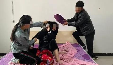 “家庭暴力”引发的血案：女子杀害丈夫和婆婆后，将其肢解分尸。

2013年5月2
