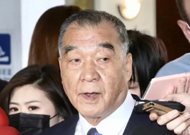 邱国正宣布将通缉金门二胆岛陈姓士兵！
那么他派谁来？派“海蛇蛙兵”潜过来？还是叫