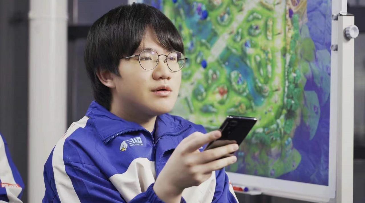 瓶子直播说坦然战边要重新拿起来！
这一下子把坦然吹到了风口。坦然的战边真的不行了