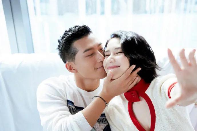 港媒报道称，演员窦骁、何超莲（赌王何鸿燊与三太的女儿）将于四月在峇里举办婚礼，婚