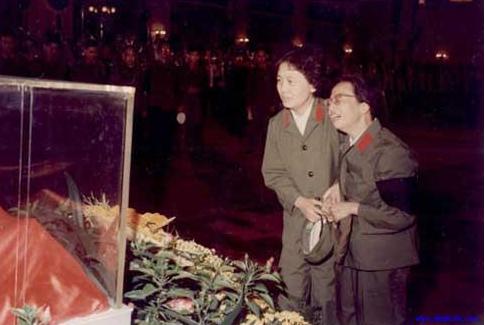 71年毛主席冲女同志大吼：不高兴就滚！为何之后又派人接回中南海
 
1971年的