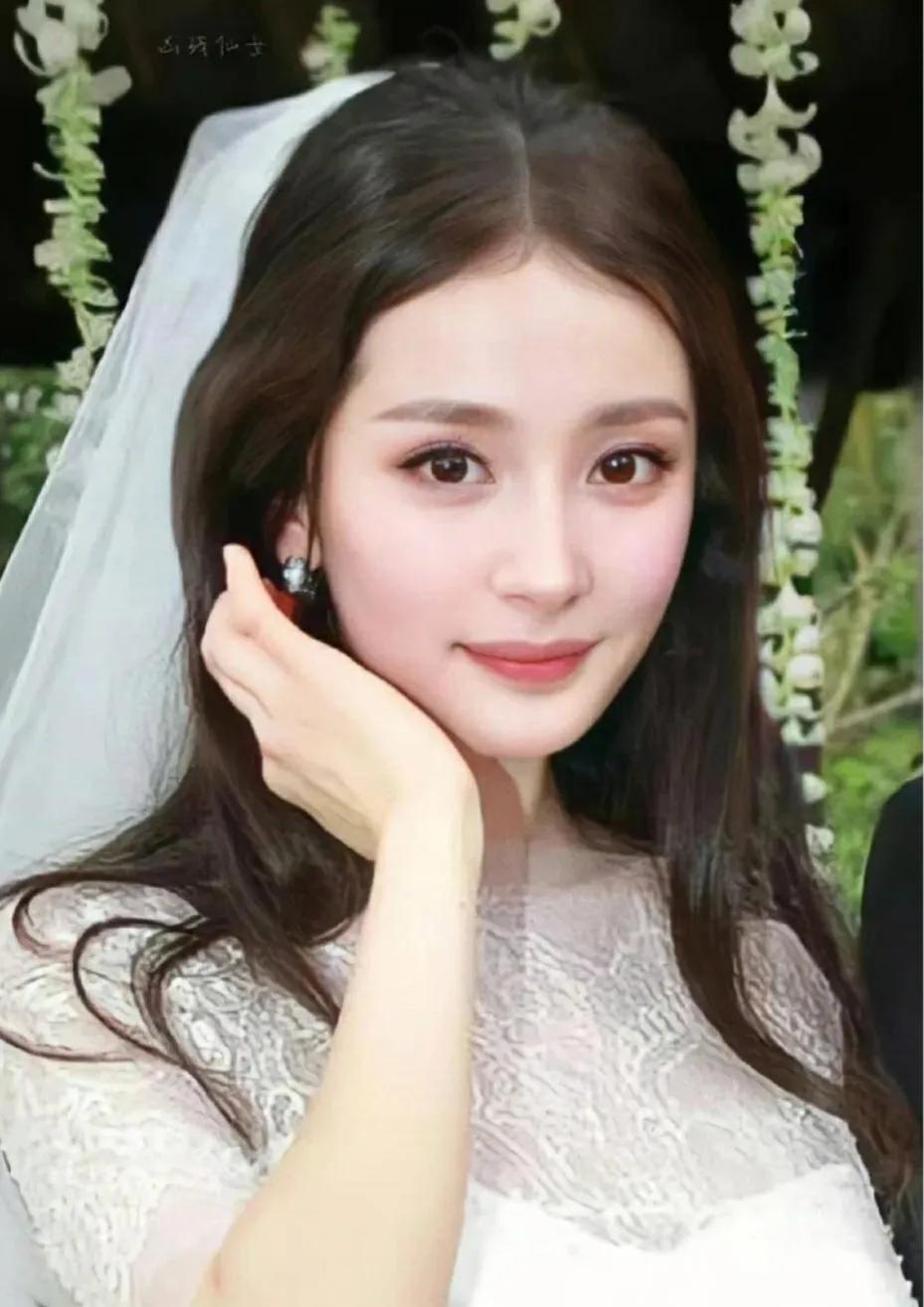 2014年的印尼巴厘岛，杨幂和刘恺威结婚时的婚纱照，无论看多少遍，还是会被惊艳到