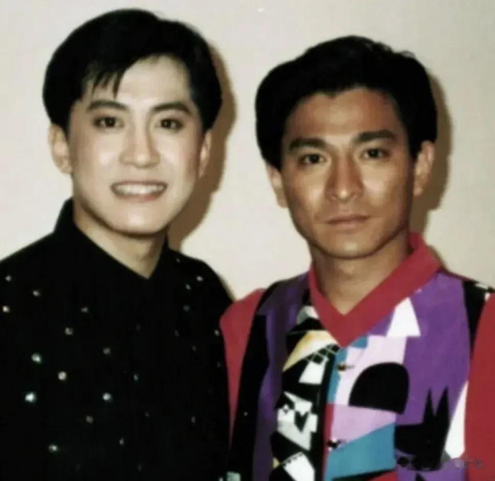 昔日刘德华与毛宁的合影，很珍贵的一张照片，虽然刘德华看起来没有毛宁白净，但刘德华