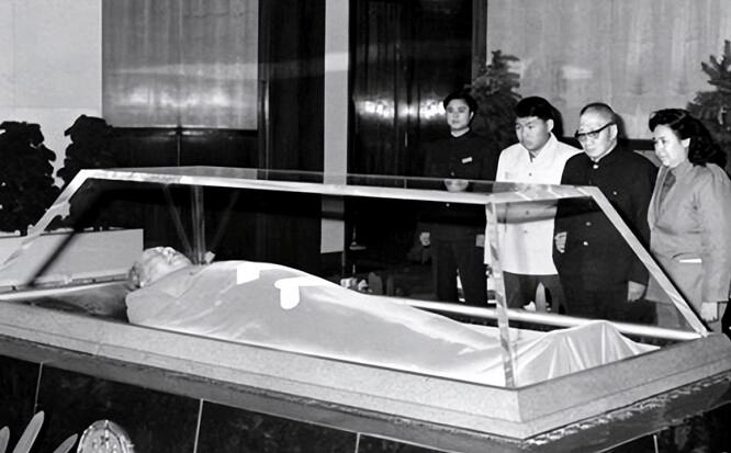 1989年，针对毛主席遗体遗体保存花费天价？工作人员：无稽之谈

自毛主席逝世后